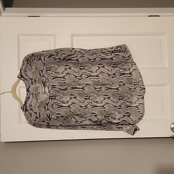 Express Button Down Blouse - Picture 5 of 5